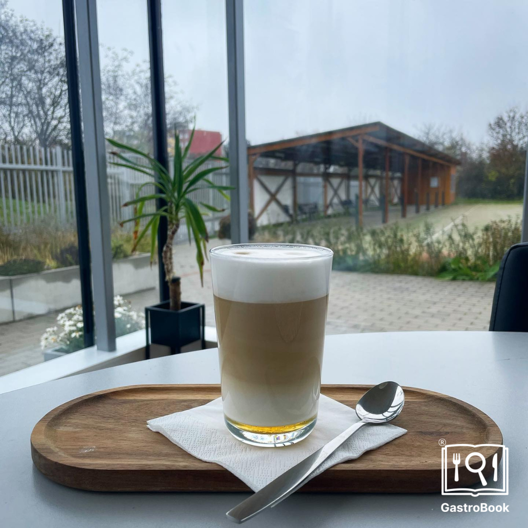 Caffè latte macchiato (autor: Archery café)